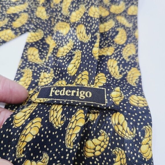 Federigo ATRI | Seahorse Print Black & Gold 100% Silk Tie - Picture 2 of 11
